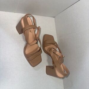 ISNOM Women's Thick Platform Heels size 8.5. (#146)